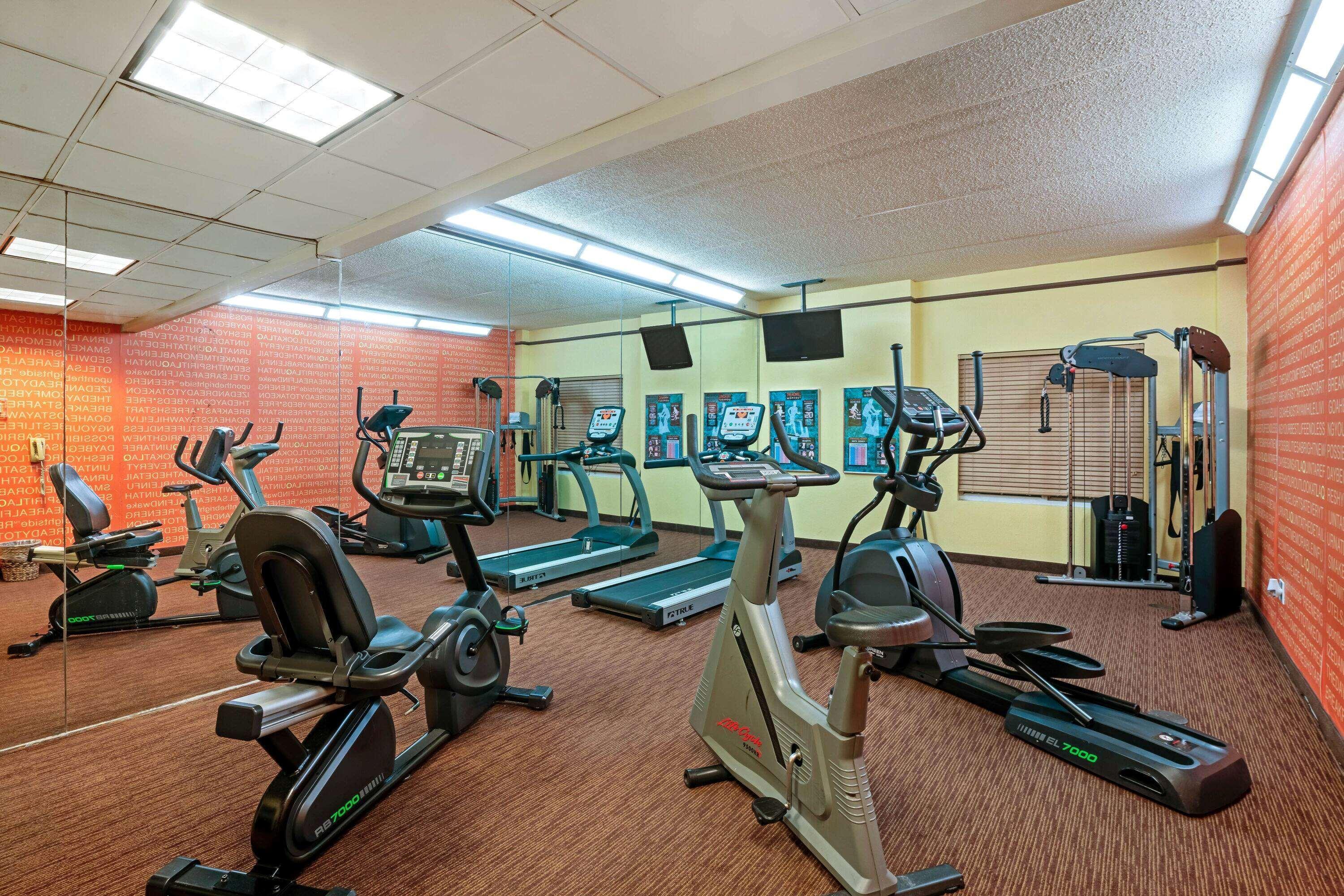 La Quinta By Wyndham Memphis Primacy Parkway Hotel Bagian luar foto