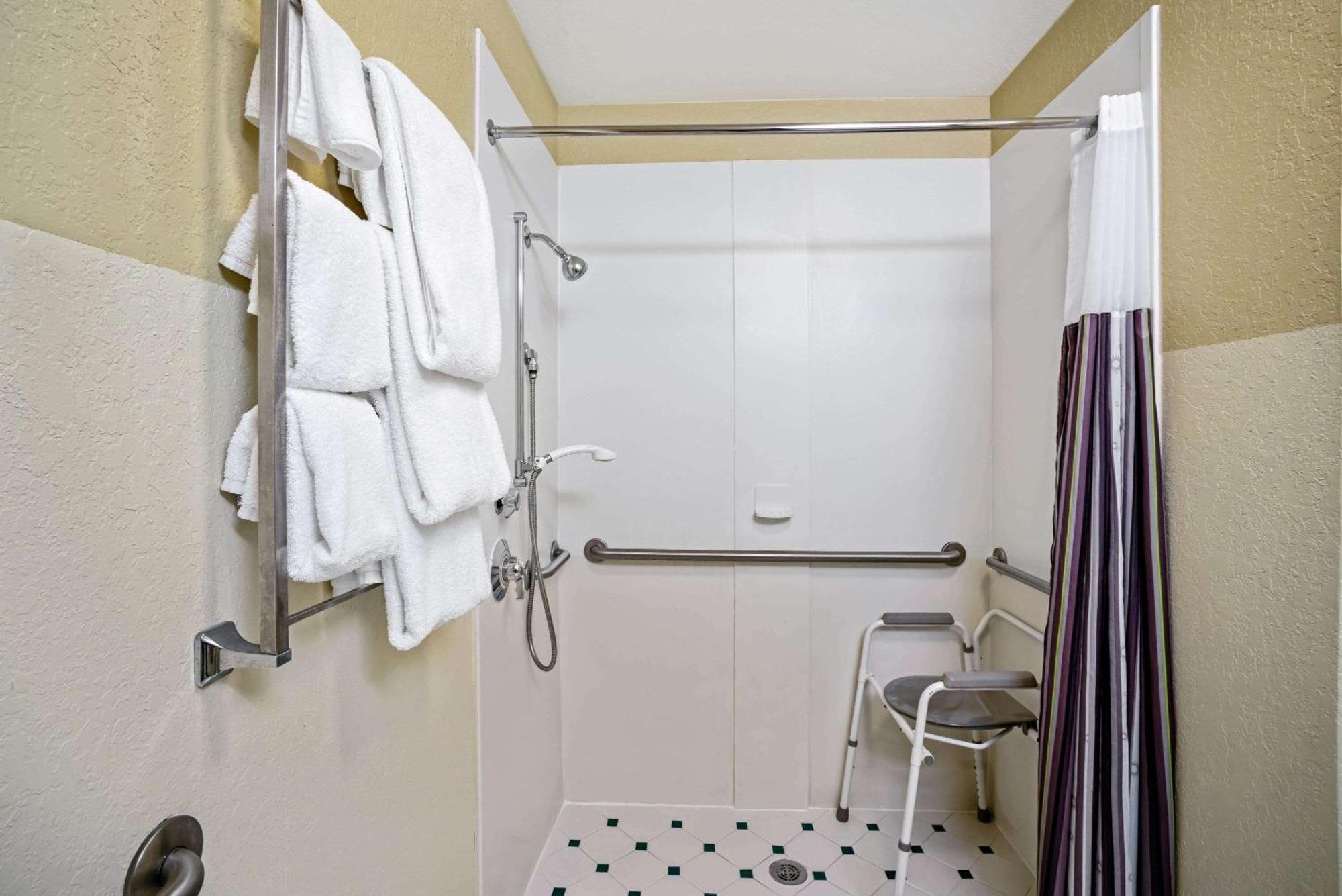 La Quinta By Wyndham Memphis Primacy Parkway Hotel Bagian luar foto